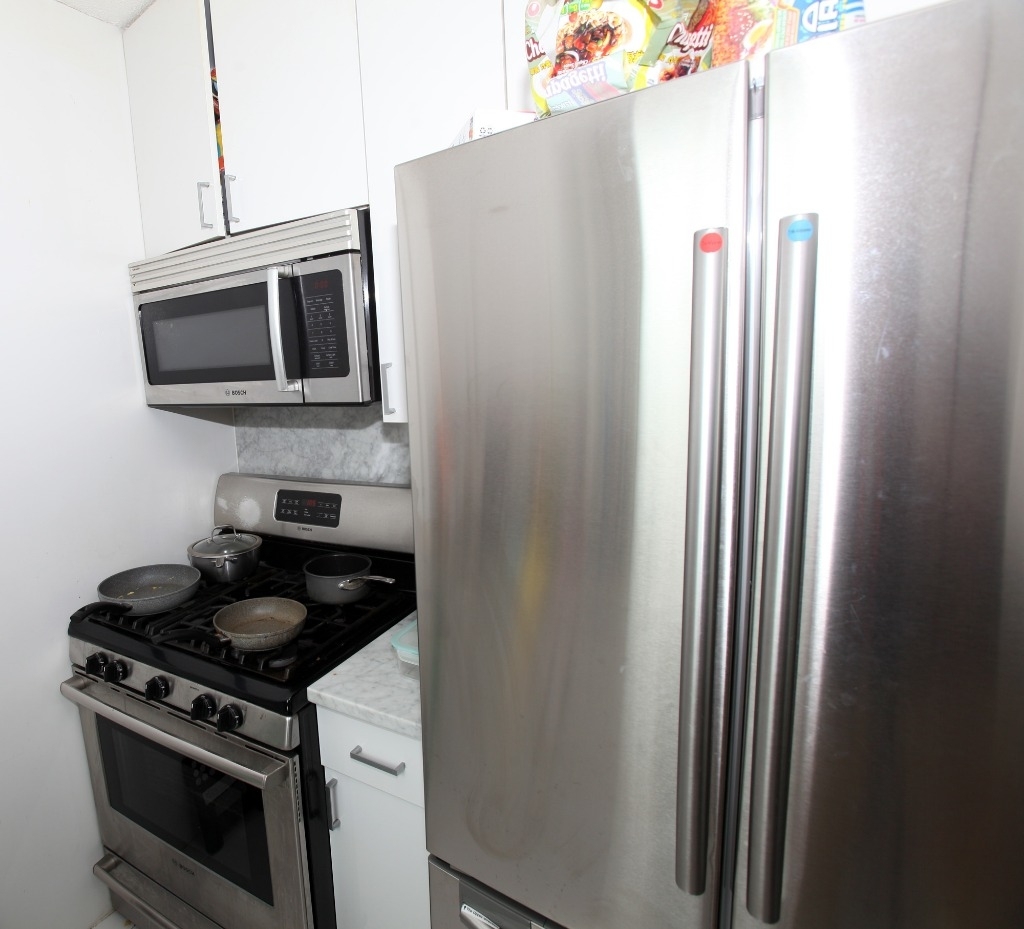 322 W 57th St - Photo 8