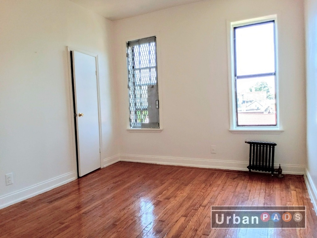 2516 Bedford Ave - Photo 2