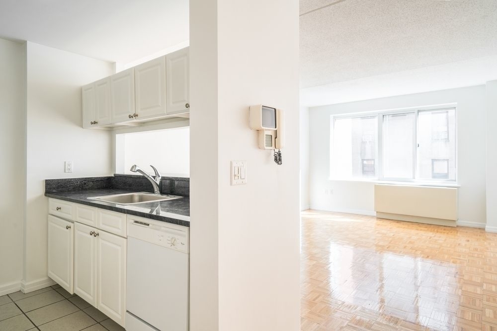 520 west 48th street - Photo 1