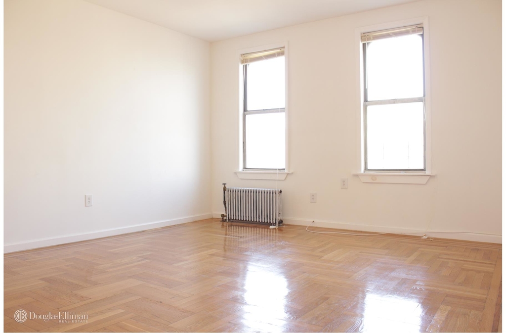 2100 Beekman Pl - Photo 1