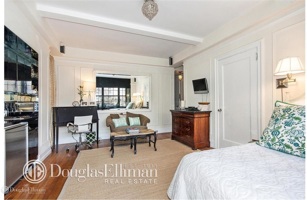 157 East 72nd St - Photo 2