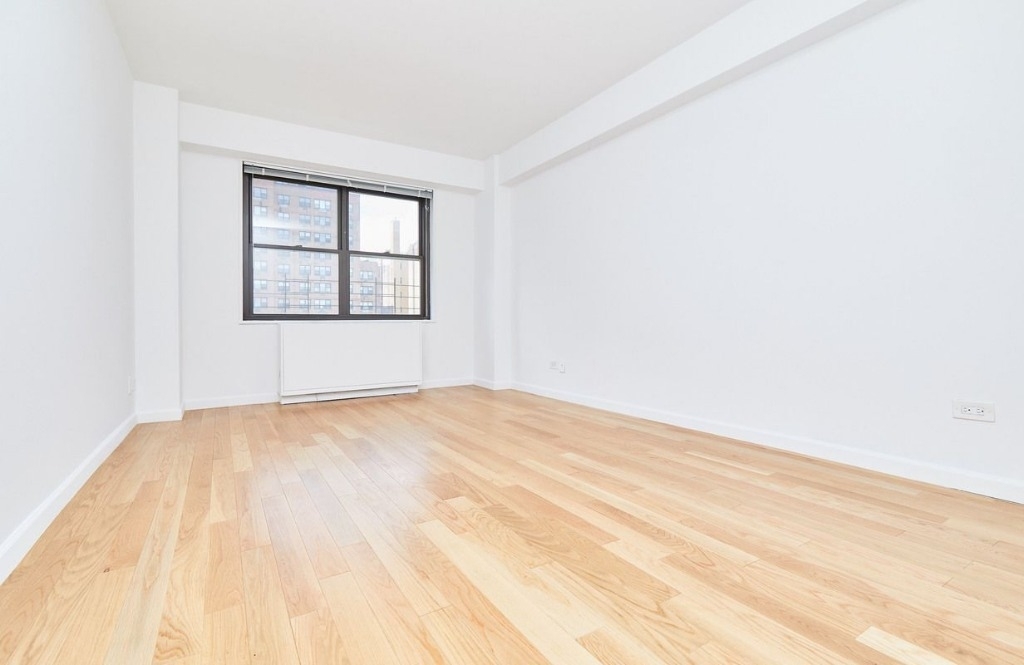 345 East 80th Street - Photo 4