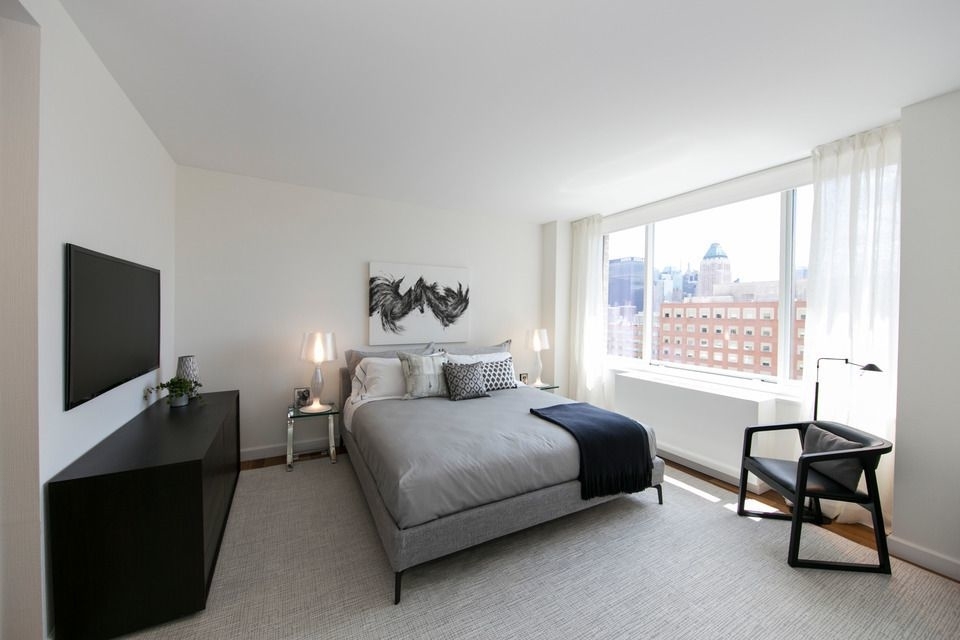 175 West 60th Street - Photo 1