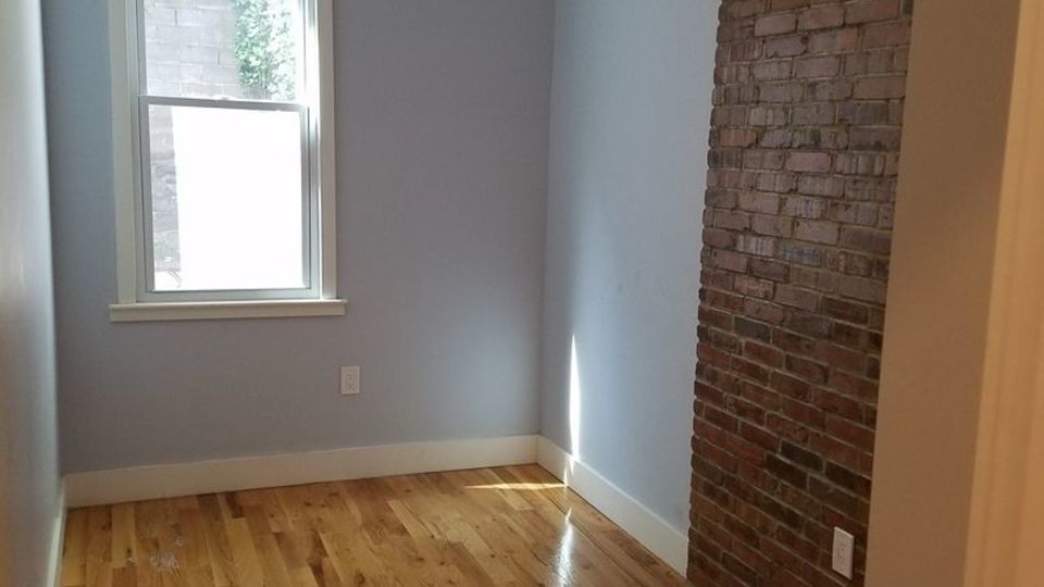 518 grand st - Photo 2