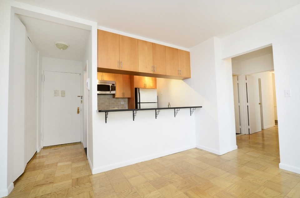 East 72nd  - Photo 2