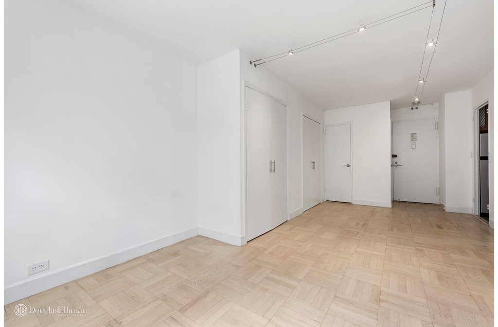 166 East 35th St - Photo 1