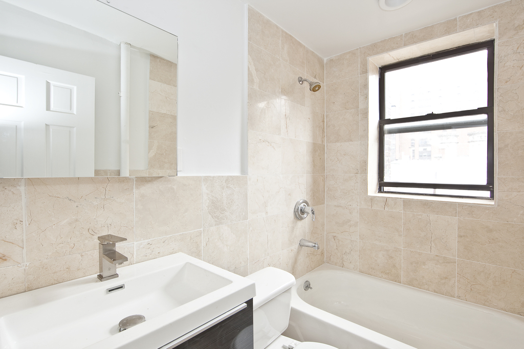 323 W 47th St - Photo 6