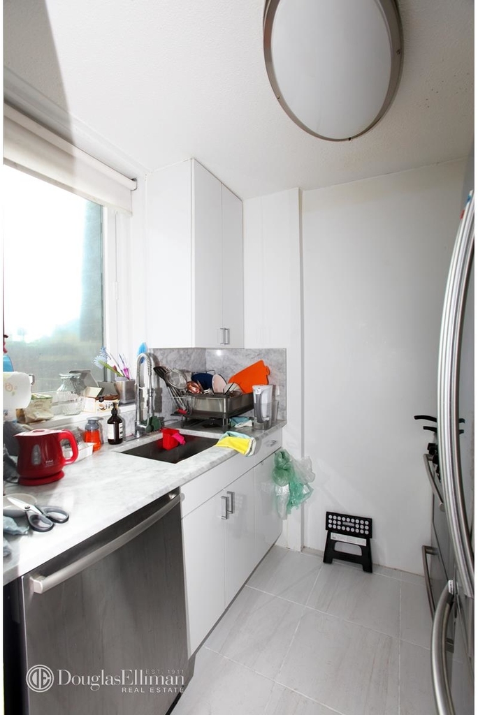 322 West 57th St - Photo 9