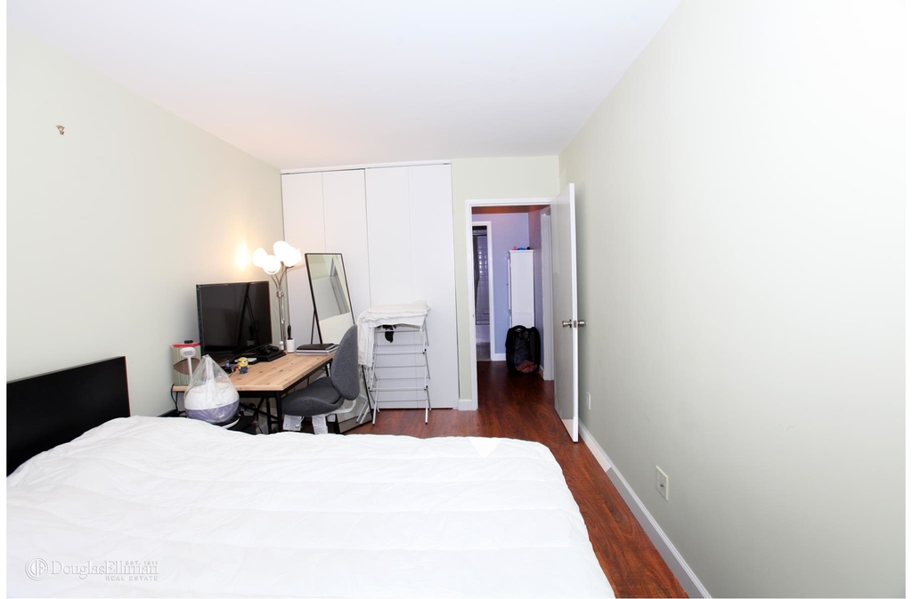 322 West 57th St - Photo 8