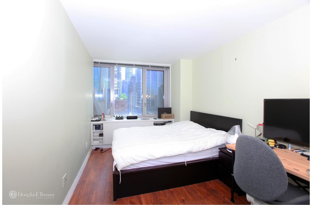 322 West 57th St - Photo 7