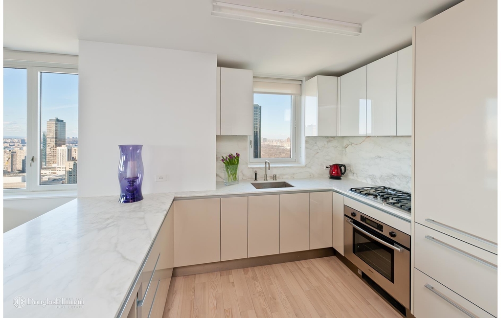 322 West 57th St - Photo 1