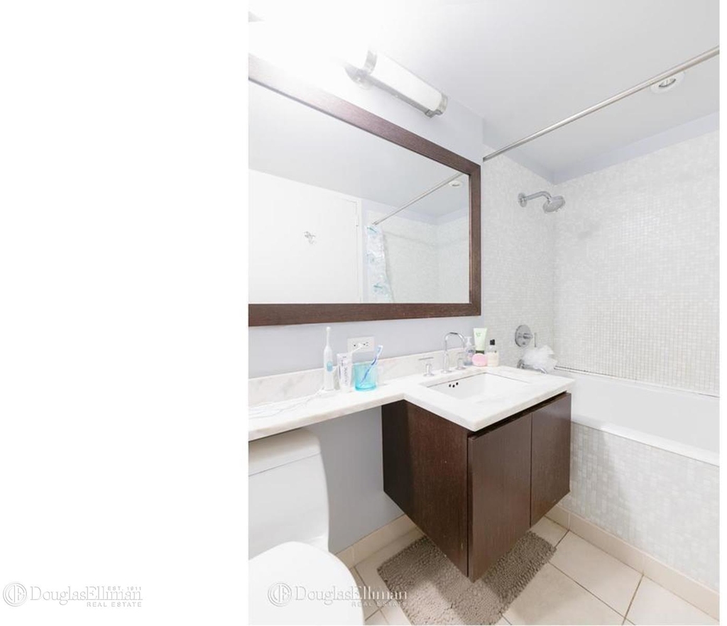 350 West 53rd St - Photo 4