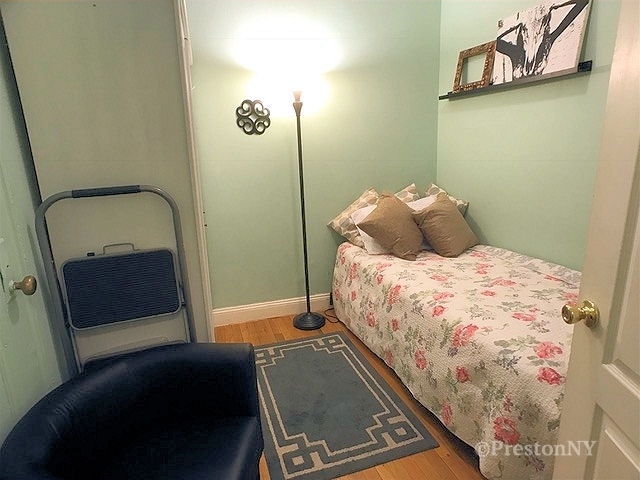 229 West 20th Street - Photo 2