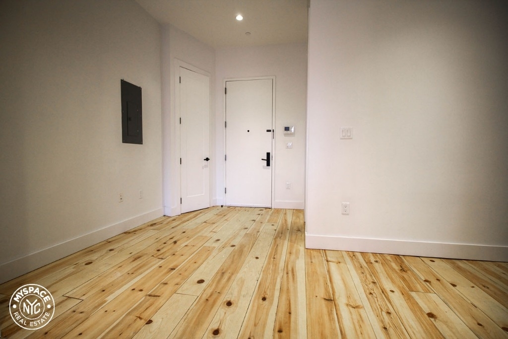 291 Metropolitan Ave  - Photo 2