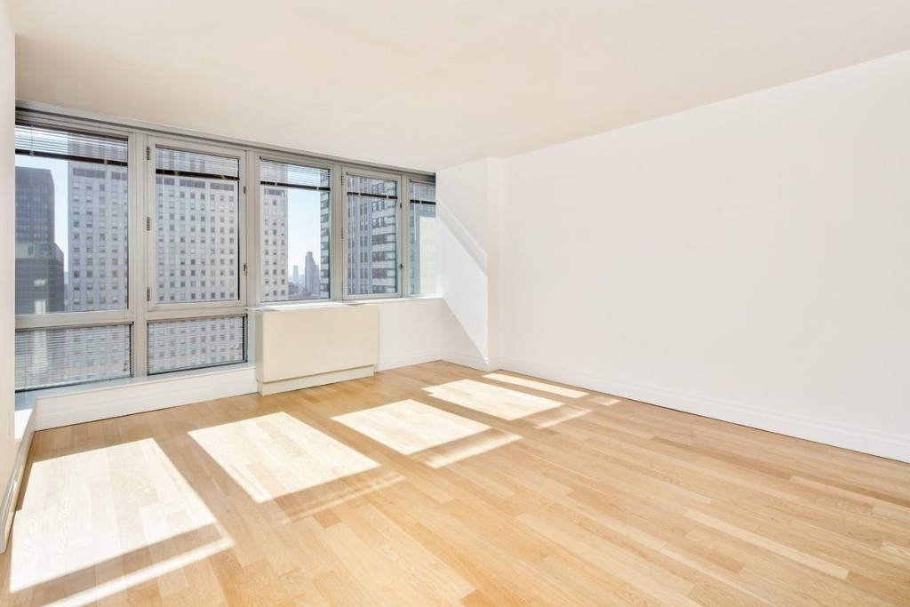 East 44th Street - Photo 2