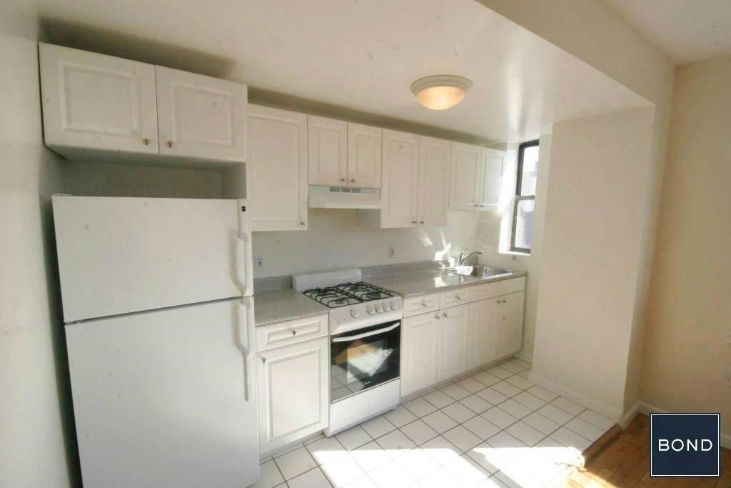 850 Amsterdam Ave - Photo 2