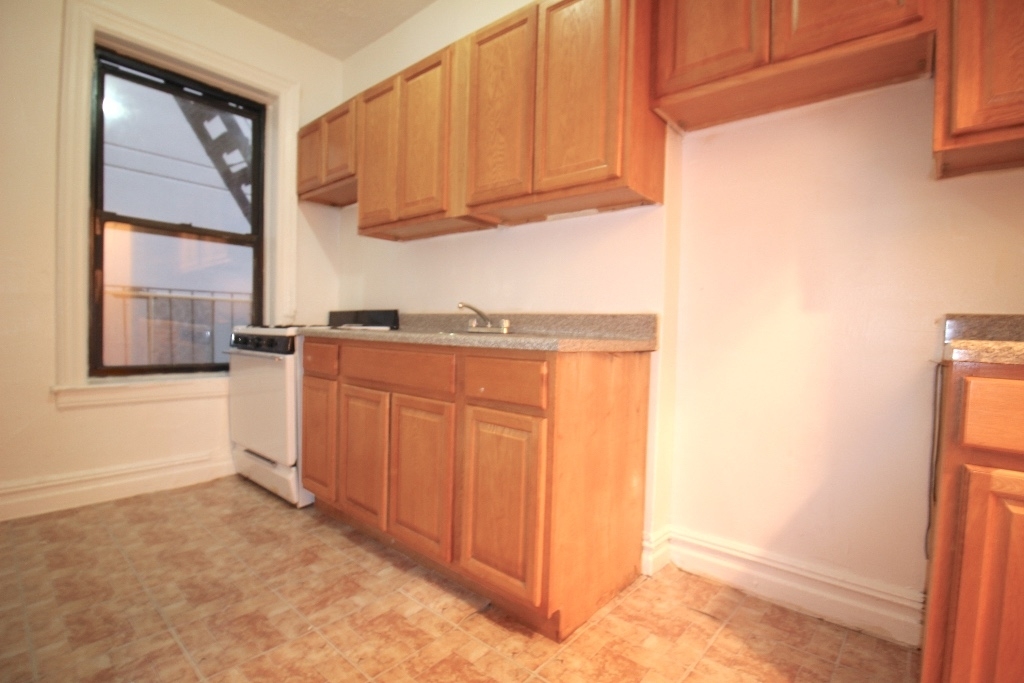 1402 West 4th Street - Photo 5