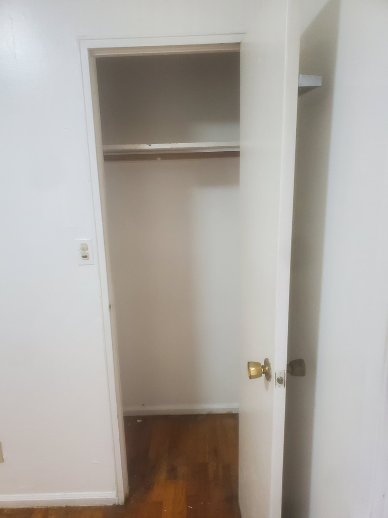 1505 East 98th street - Photo 2