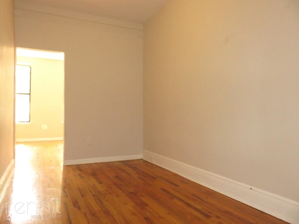 559 Seneca Ave. - Photo 5