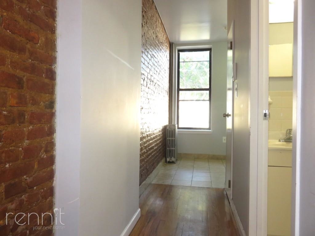 559 Seneca Ave. - Photo 1