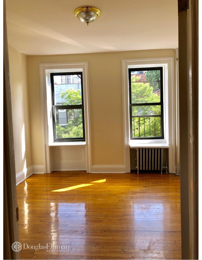 323 East 85th St - Photo 3