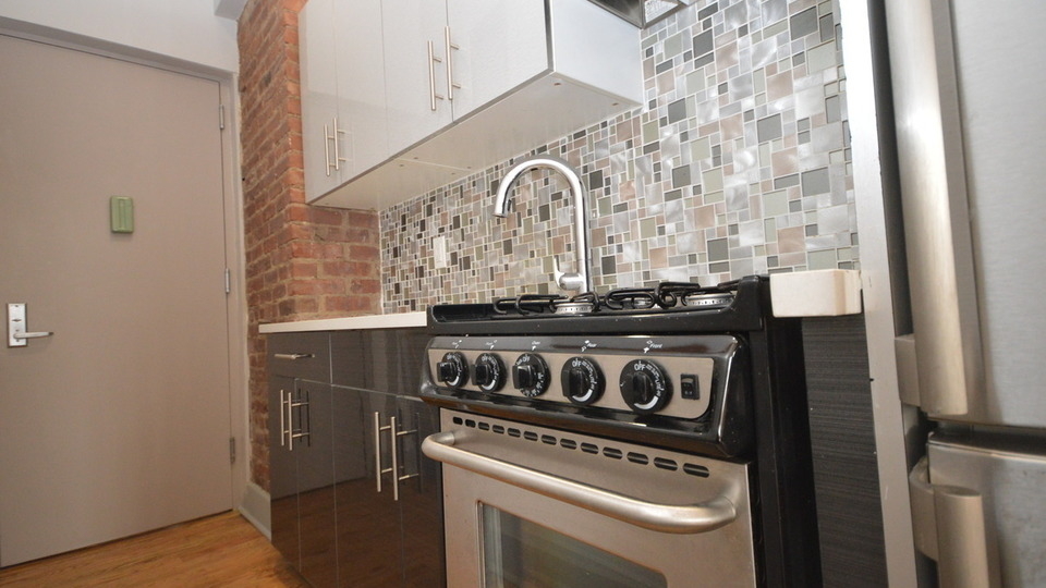 292 Bedford Ave - Photo 0