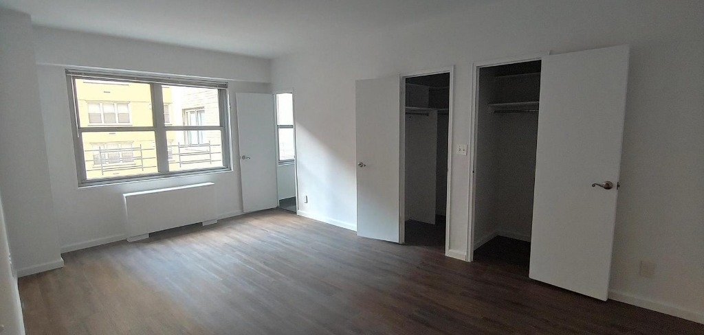 NO FEE 3 Bedroom  2 Bathroom on the UES 201 East 64th St.  - Photo 2