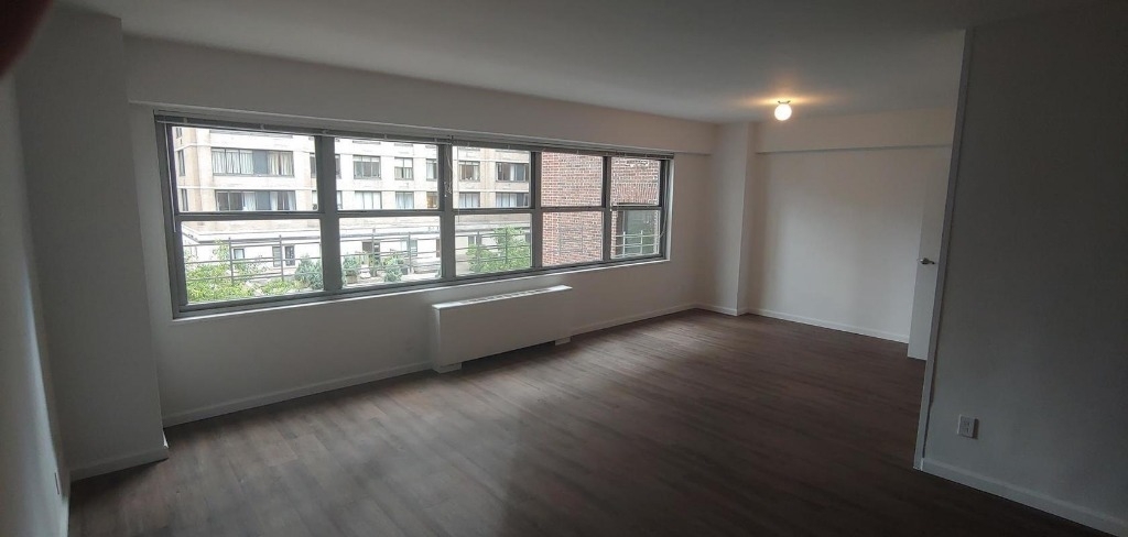 NO FEE 3 Bedroom  2 Bathroom on the UES 201 East 64th St.  - Photo 1