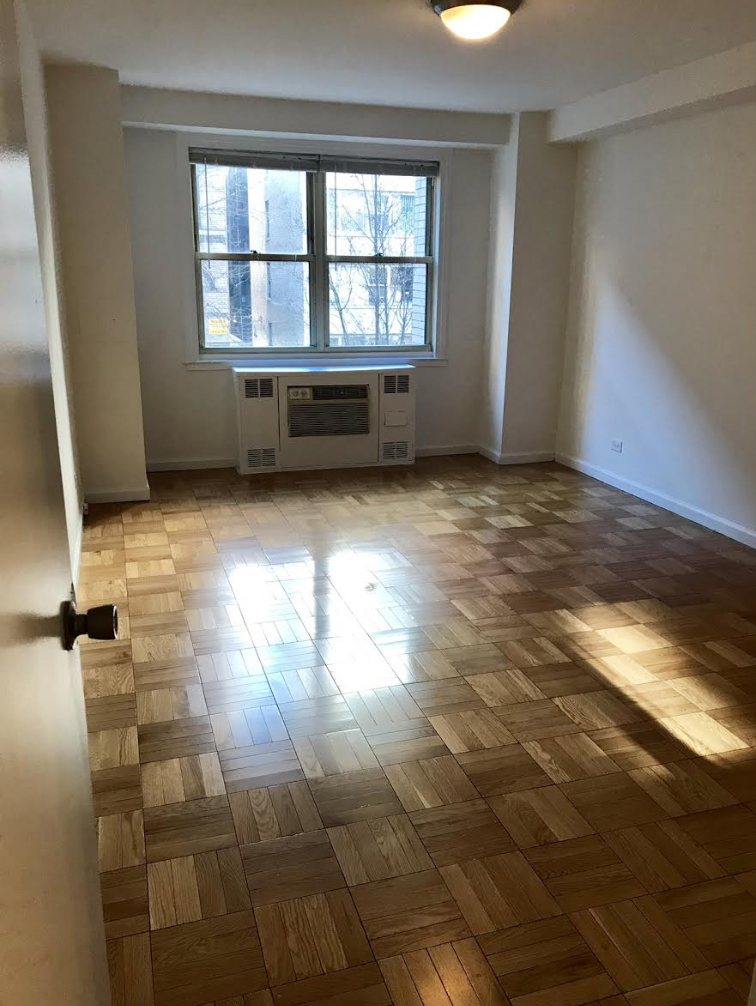 420 E 80th Street Apt 3j  - Photo 2