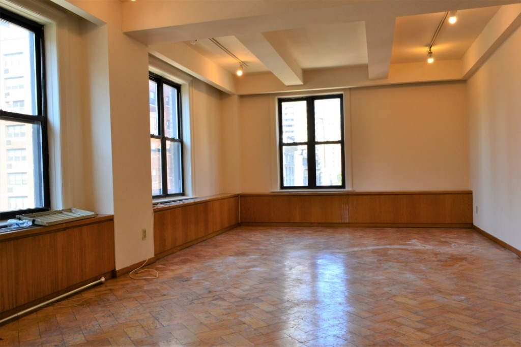 201 East 35th Street - Photo 0