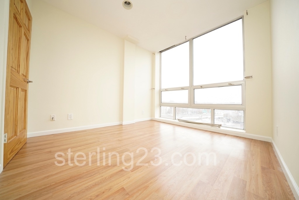 25-15 Crescent Street - Photo 1