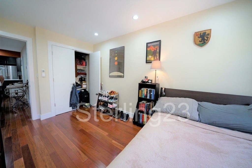 21-08 Steinway Street - Photo 4