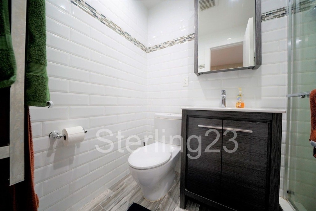 21-08 Steinway Street - Photo 11