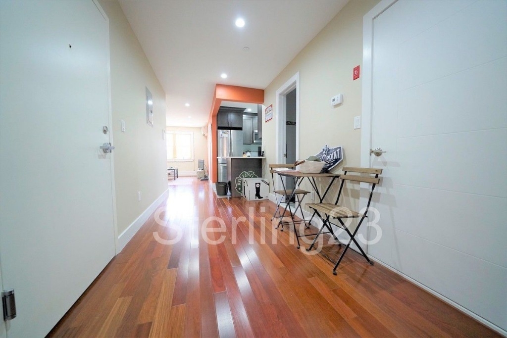 21-08 Steinway Street - Photo 8