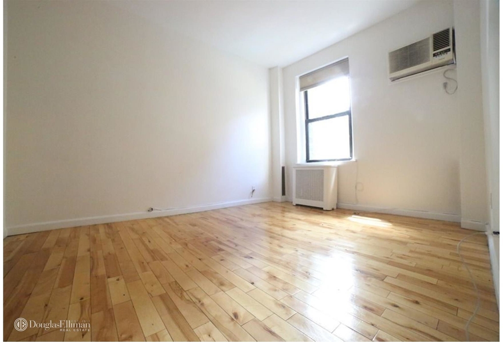 811 Ninth Avenue - Photo 2