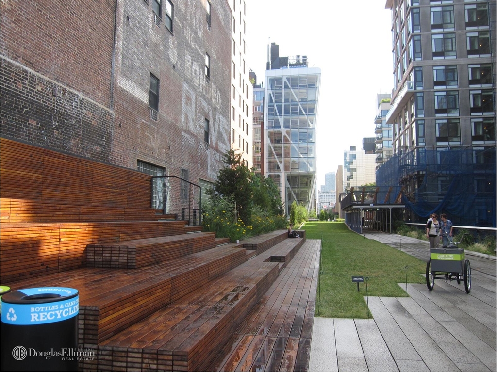 465 West 23rd St - Photo 27