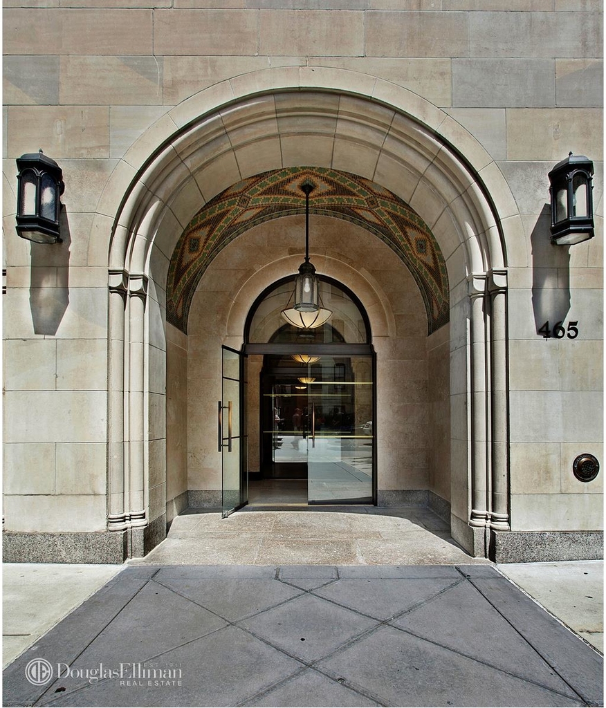 465 West 23rd St - Photo 6