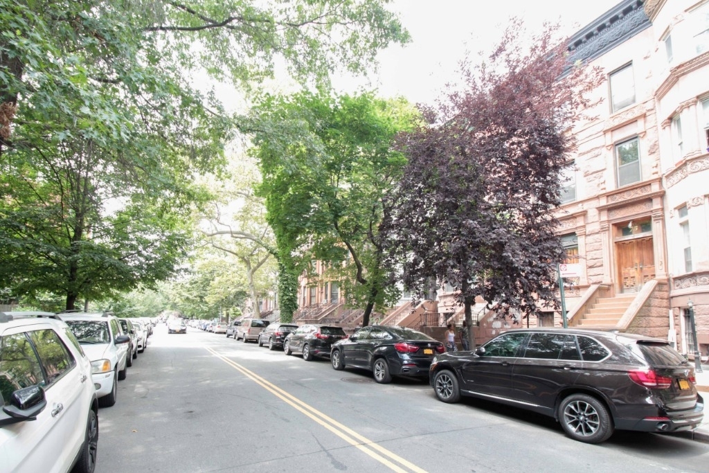 70 Halsey Street - Photo 3