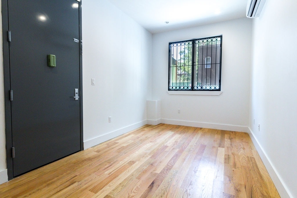 890 Madison Ave - Photo 2