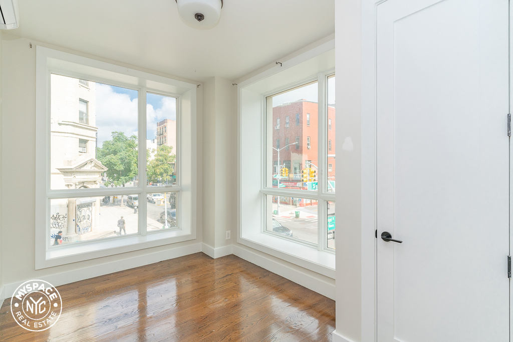 85 Graham Avenue - Photo 3