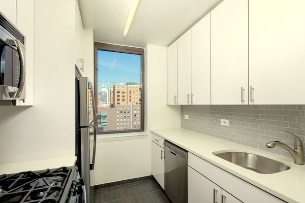 West 43rd Street - Photo 1