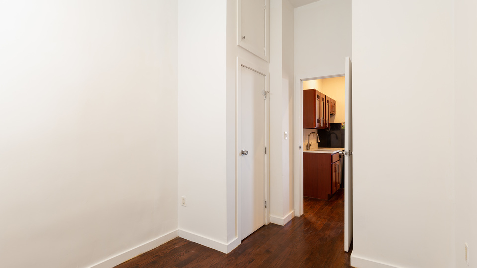 1020 Bedford Ave. - Photo 4