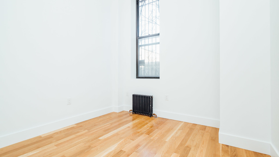 1063 Bedford Ave  - Photo 7