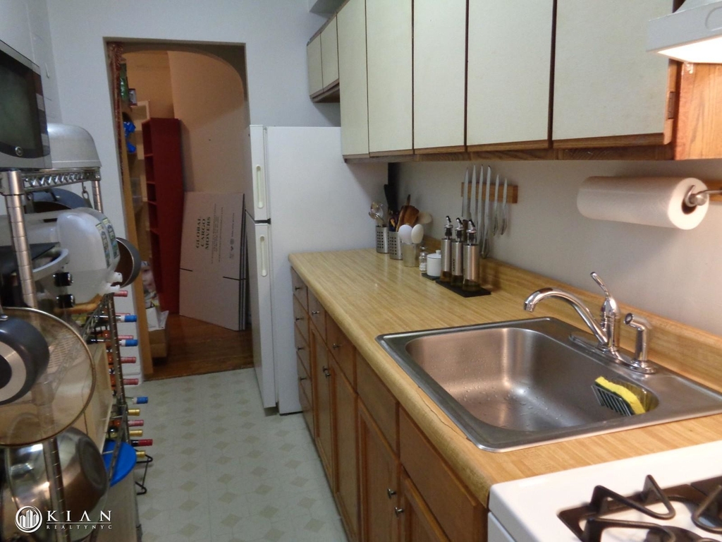 41-30 46th Street - Photo 10