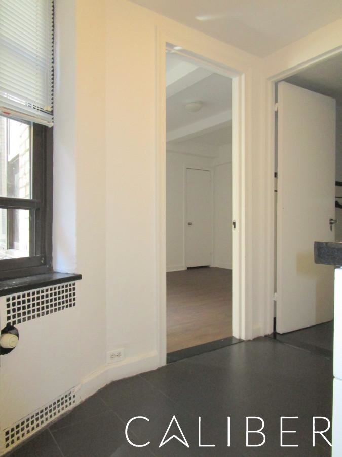 East 38th Street - Photo 12