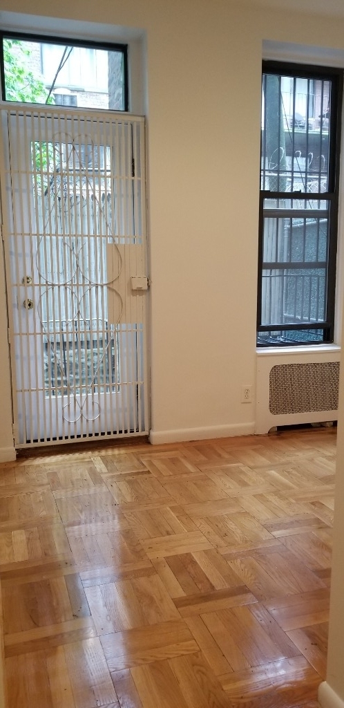 220 East 85 Street / PRIVATE GARDEN / NO FEE - Photo 3