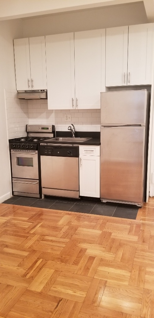 220 East 85 Street / PRIVATE GARDEN / NO FEE - Photo 1