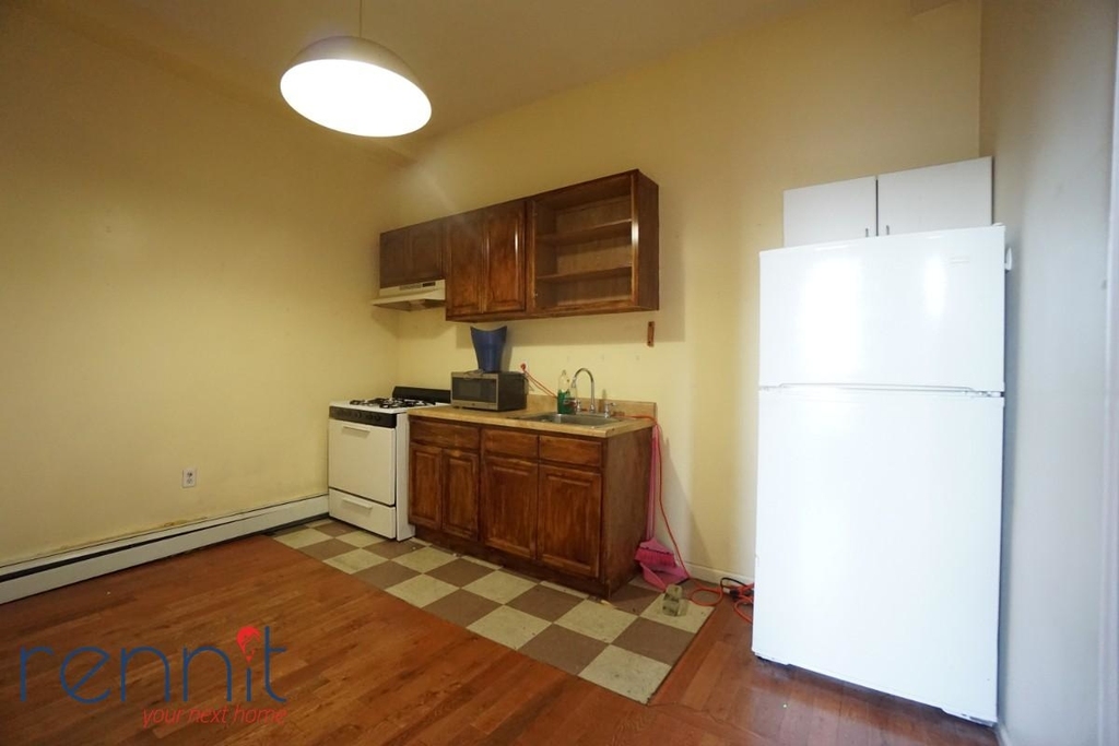 744 Myrtle Avenue - Photo 2