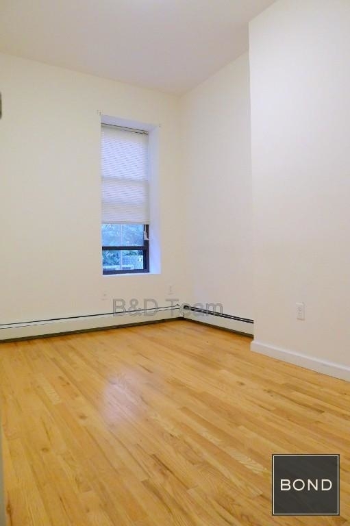 2062 Morris Avenue - Photo 2