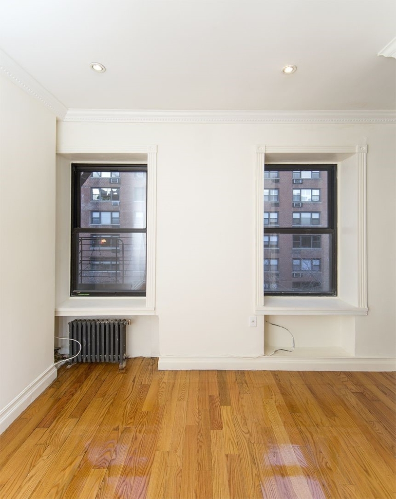 East 55th Street - Photo 5